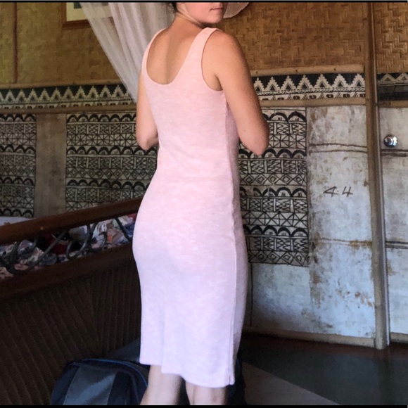 Forever 21 Dresses & Skirts - Forever 21 BODYCON PINK RIBBED MIDI DRESS